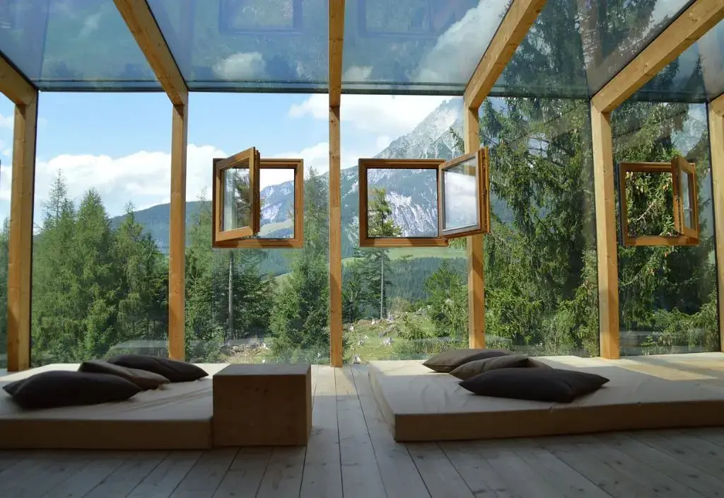 A modern glass room with lscenic view of nature.